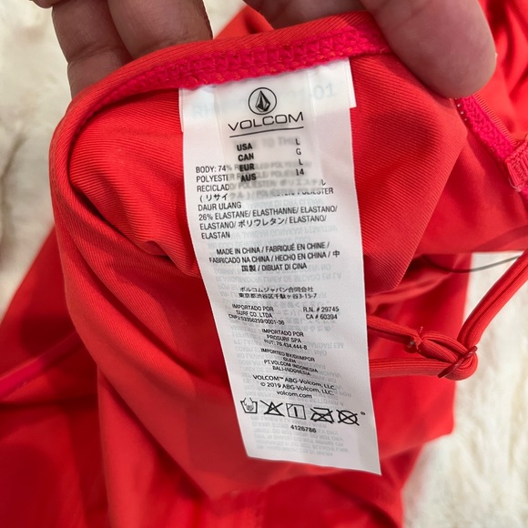 NWT ❤️‍🔥 Red Volcom bathing suit size L - Picture 4 of 8